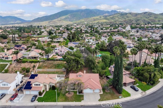29608 Bright Spot Road, Highland CA: https://media.crmls.org/medias/3c662335-b709-4a99-9a02-72c464c8e4f4.jpg