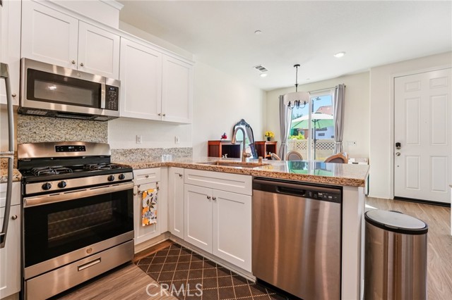 24140 Tuscany Avenue, Murrieta CA: https://media.crmls.org/medias/3c667201-d8f5-4d64-83bf-dec81733a725.jpg