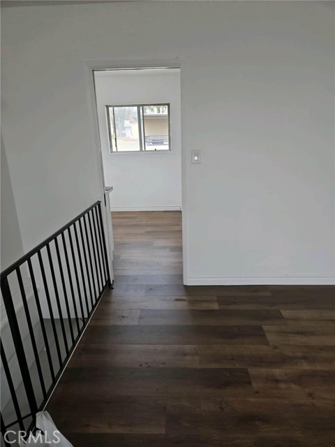 24 Roswell Avenue, Long Beach CA: https://media.crmls.org/medias/3c66a409-1d8d-44bd-b1e6-ce4df483d137.jpg