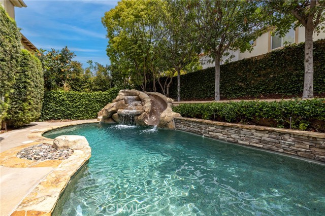10 Spring Grove, Irvine CA: https://media.crmls.org/medias/3c66ab48-ada0-4db8-9281-12212e11407b.jpg