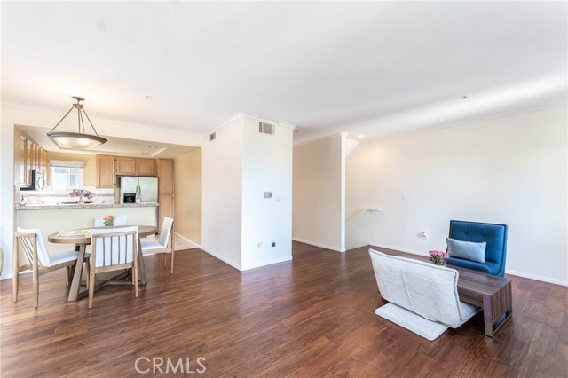 Detail Gallery Image 15 of 64 For 5220 #228 Premiere Hills Cir #228,  Woodland Hills,  CA 91364 - 2 Beds | 2/1 Baths