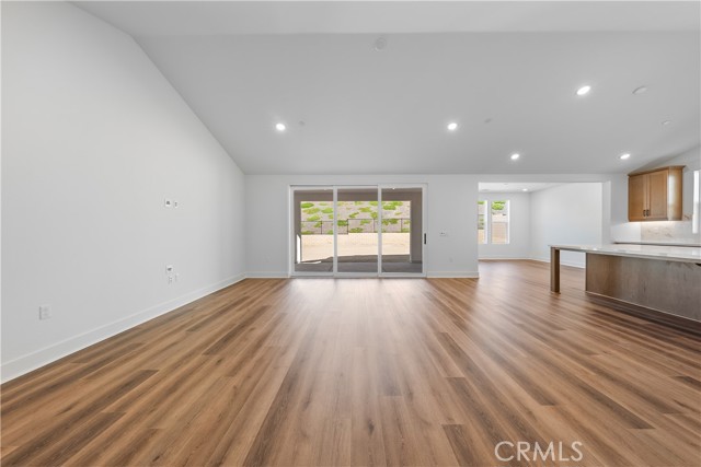 30105 Hillside Place, Castaic CA: https://media.crmls.org/medias/3c68d52d-632c-4f25-b26b-6efc86bbed1e.jpg
