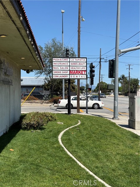 17480 Arrow Boulevard, Fontana CA: https://media.crmls.org/medias/3c69196a-313e-460c-b807-ef3431502ade.jpg