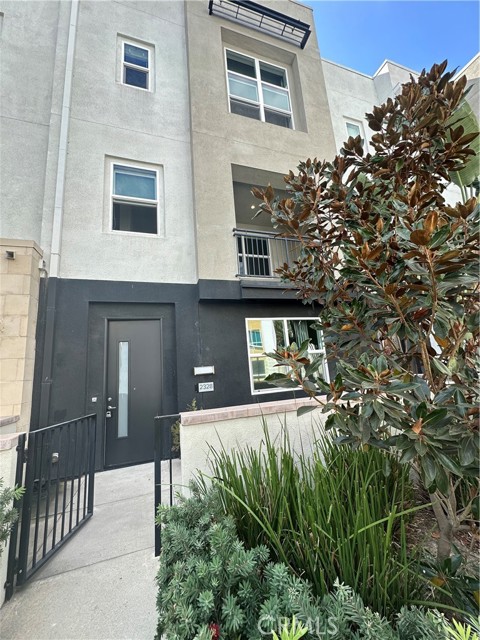 Detail Gallery Image 23 of 25 For 2328 Synergy, Irvine,  CA 92614 - 4 Beds | 3/1 Baths