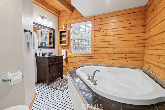 505 Barrett Way, Big Bear City CA: https://media.crmls.org/medias/3c694e99-6417-41ec-a949-8845beeaa0e9.jpg