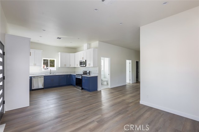 Detail Gallery Image 1 of 1 For 6381 Newcastle Ave, Encino,  CA 91316 - 3 Beds | 2/1 Baths