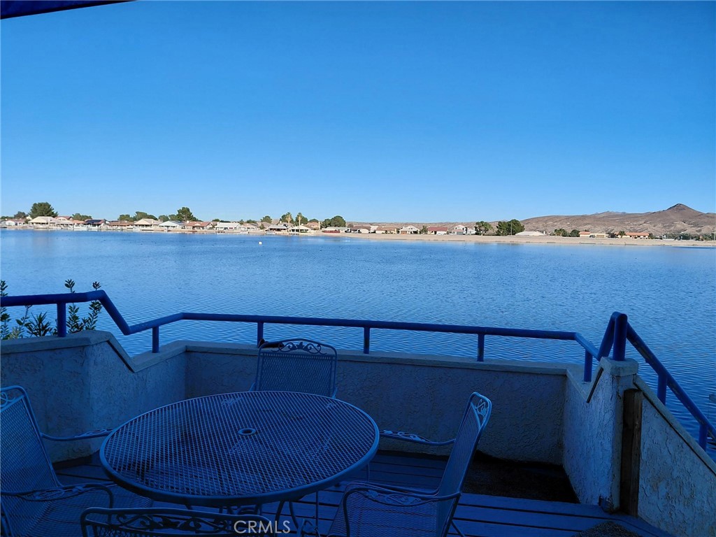 https://media.crmls.org/medias/3c6b2421-5128-4684-93ed-b8169155db4f.jpg?preset=X-Large
