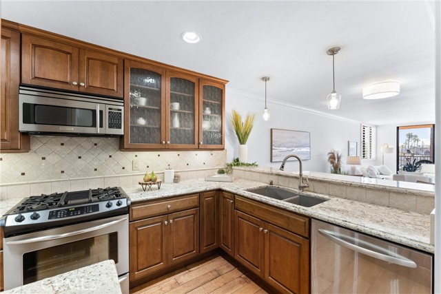 201 Bay Shore Avenue, Long Beach CA: https://media.crmls.org/medias/3c6b4e39-474e-465b-a68b-9e1caf0f2cfe.jpg