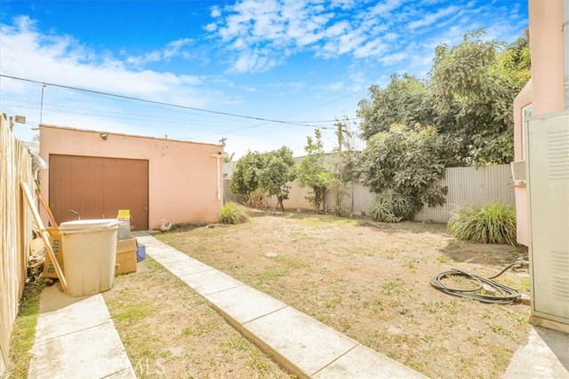 914 W 71st Street, Los Angeles CA: https://media.crmls.org/medias/3c6bcc35-d02d-4f2f-b561-5e0a4b474a5f.jpg