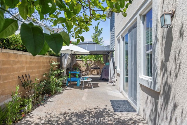 15530 Bonsai Way, Tustin CA: https://media.crmls.org/medias/3c6be3c8-915b-438b-bc14-f3a7fc47de61.jpg
