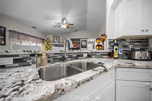 Detail Gallery Image 10 of 17 For 7590 Arrowhead Lake Rd, Hesperia,  CA 92345 - 4 Beds | 2 Baths