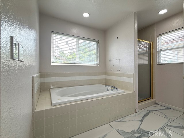 Detail Gallery Image 15 of 24 For 9030 Hayvenhurst Ave, North Hills,  CA 91343 - 4 Beds | 2/1 Baths