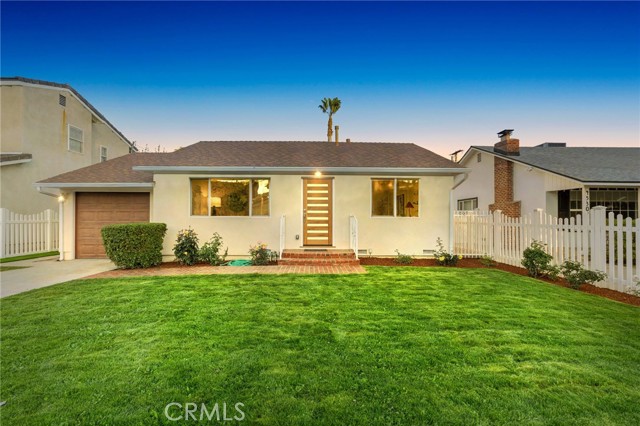 Detail Gallery Image 2 of 31 For 4534 Lennox, Sherman Oaks,  CA 91423 - 3 Beds | 2 Baths
