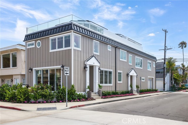 825 W Bay Avenue, Newport Beach CA: https://media.crmls.org/medias/3c6df328-1a93-423b-a2dd-fab48a11aa80.jpg
