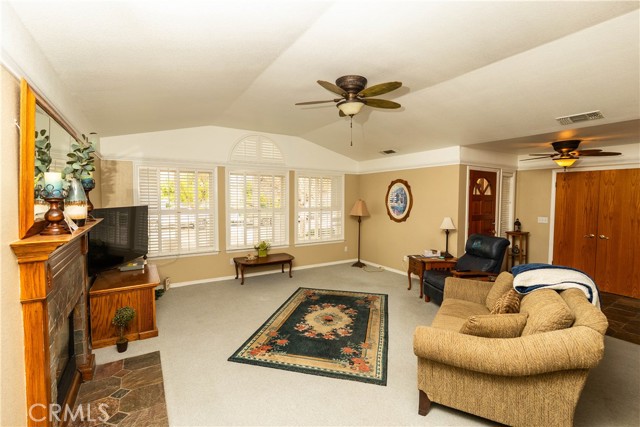 1029 Penny Street, Chowchilla CA: https://media.crmls.org/medias/3c6e61aa-cd9b-4636-94ff-6a961abf8f4a.jpg