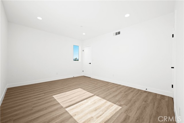 Detail Gallery Image 12 of 35 For 6700 Kester Ave, Van Nuys,  CA 91405 - 5 Beds | 4 Baths