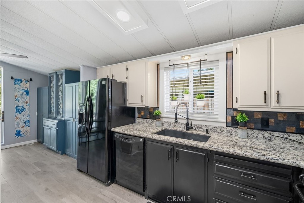 https://media.crmls.org/medias/3c7039d3-5e51-4fba-a637-fbaafb7ac6b9.jpg?preset=X-Large