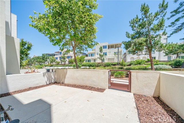 Detail Gallery Image 6 of 33 For 143 Frame, Irvine,  CA 92618 - 3 Beds | 3/1 Baths