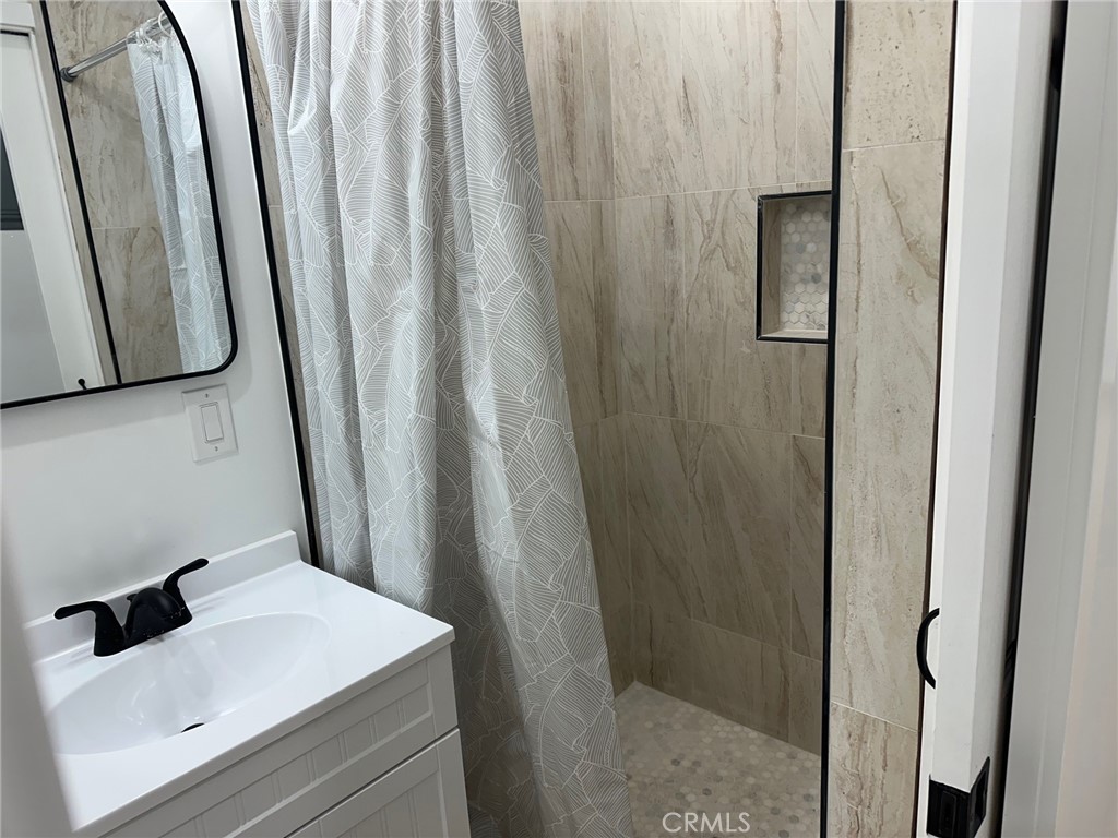 https://media.crmls.org/medias/3c713e9e-03e5-4048-9d6b-a0465ed9415c.jpg?preset=X-Large
