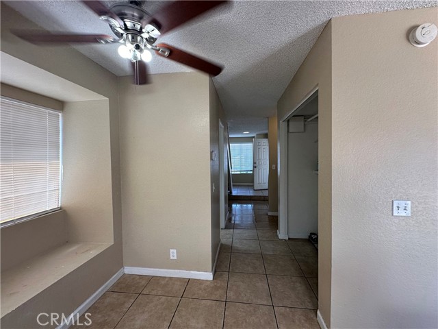 Detail Gallery Image 6 of 18 For 23599 Parkland Ave, Moreno Valley,  CA 92557 - 3 Beds | 2/1 Baths