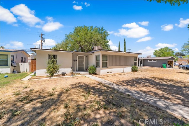 Detail Gallery Image 3 of 27 For 1411 W Ivesbrook St, Lancaster,  CA 93534 - 3 Beds | 1 Baths