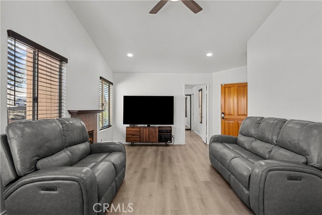 Detail Gallery Image 7 of 47 For 22942 Banyan, Saugus,  CA 91390 - 3 Beds | 2 Baths