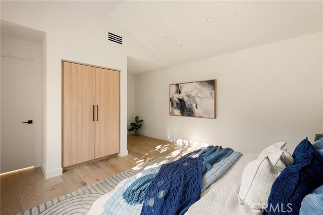 Detail Gallery Image 22 of 32 For 13949 Cumpston St, Sherman Oaks,  CA 91401 - 3 Beds | 3/1 Baths