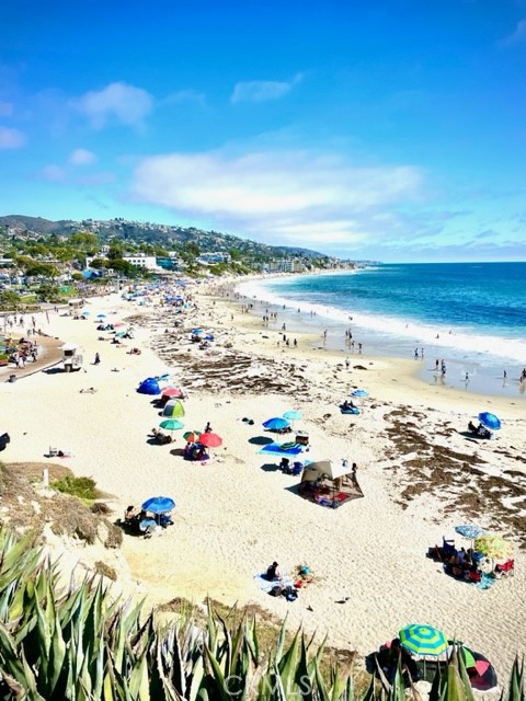 265 Myrtle Street, Laguna Beach CA: https://media.crmls.org/medias/3c763b9b-3fee-4101-b523-9131592cee60.jpg