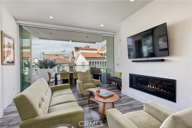 Detail Gallery Image 9 of 47 For 48 57th Pl, Long Beach,  CA 90803 - 5 Beds | 3/1 Baths