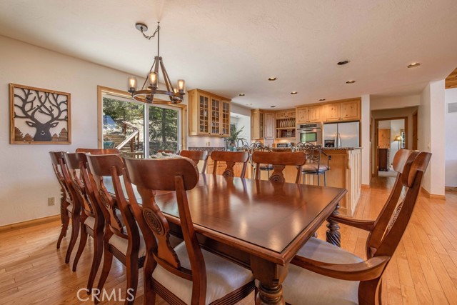 Detail Gallery Image 17 of 50 For 305 Starlight Cir, Big Bear Lake,  CA 92315 - 3 Beds | 2/1 Baths