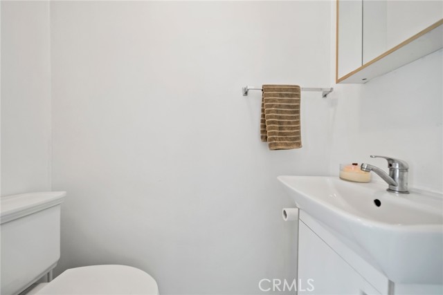Detail Gallery Image 17 of 22 For 3549 S Cochran Ave, Los Angeles,  CA 90016 - 3 Beds | 2 Baths