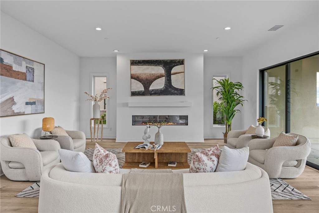 MLS #OC25254359 image #7