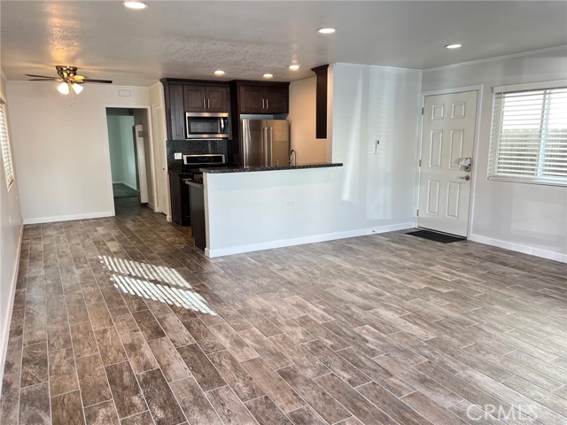 113 7th Street, Seal Beach CA: https://media.crmls.org/medias/3c77ebd4-c7d5-4668-b5e1-113a20d6814a.jpg