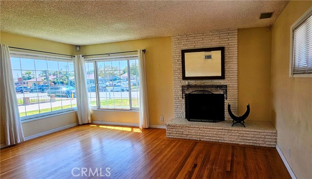 Detail Gallery Image 4 of 28 For 12435 Loraine Ave, Chino,  CA 91710 - 3 Beds | 2 Baths