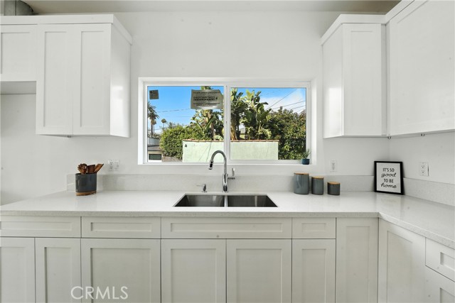 3031 3033 Vineyard Avenue, Los Angeles CA: https://media.crmls.org/medias/3c795021-7349-4e31-8307-a24d4e83b6e7.jpg