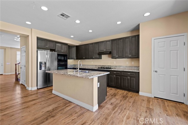 Detail Gallery Image 11 of 59 For 5080 Meadowsweet Dr, Palmdale,  CA 93551 - 4 Beds | 2/1 Baths