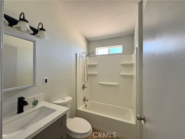 16209 Juniper Street, Hesperia CA: https://media.crmls.org/medias/3c7b48c8-2172-4827-99cb-ff043ef043d0.jpg