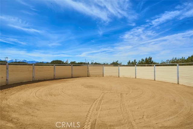12958 Ranchero Road, Oak Hills CA: https://media.crmls.org/medias/3c7b8154-928e-46a9-9955-f63518738a82.jpg