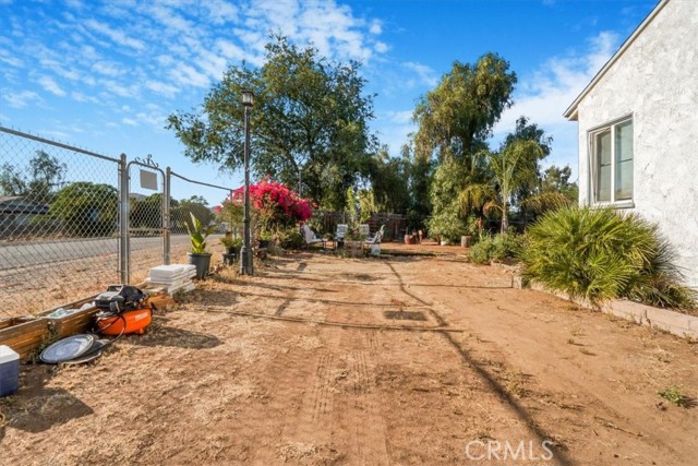 27068 Jarvis Street, Perris CA: https://media.crmls.org/medias/3c7bfb48-742e-4ef1-9232-44a7c3be3724.jpg