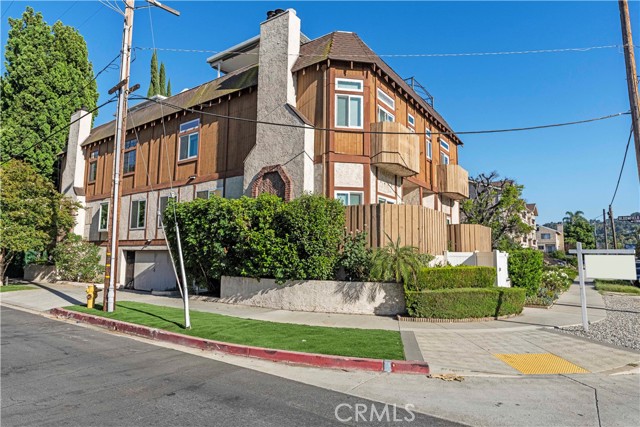 Detail Gallery Image 2 of 48 For 4332 Coldwater Canyon Ave #3,  Studio City,  CA 91604 - 2 Beds | 3 Baths