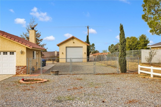 Detail Gallery Image 4 of 39 For 15888 Saint Timothy, Apple Valley,  CA 92307 - 4 Beds | 2 Baths