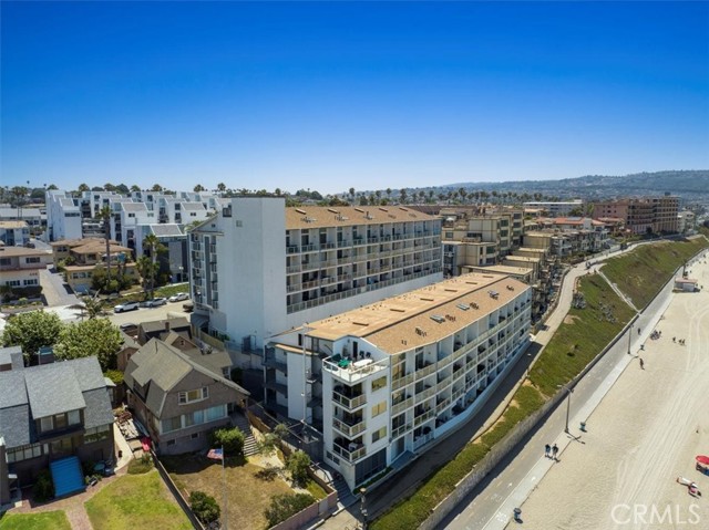 615 Esplanade, Redondo Beach CA: https://media.crmls.org/medias/3c7dc466-df6f-426e-8dea-f2ba30f99415.jpg