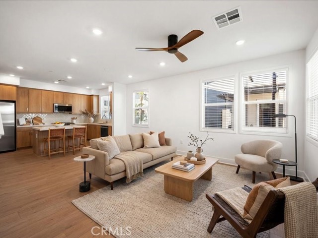 Detail Gallery Image 9 of 58 For 1720 Park St #10,  Anaheim,  CA 92805 - 4 Beds | 3/1 Baths