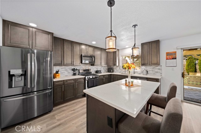 Detail Gallery Image 11 of 28 For 38661 Annette Ave, Palmdale,  CA 93551 - 5 Beds | 2/1 Baths