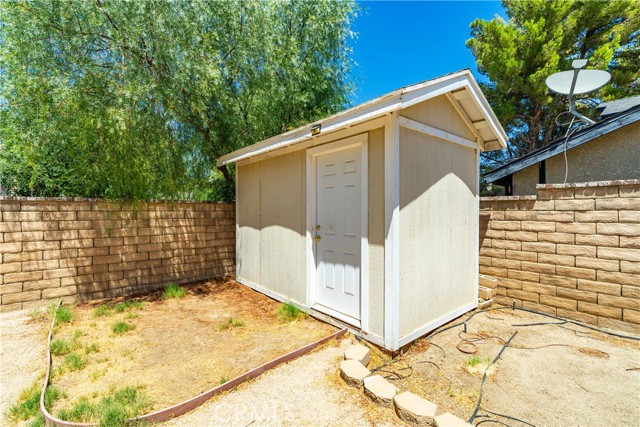 1609 Silvia Avenue, Lancaster CA: https://media.crmls.org/medias/3c8025ea-bc8e-4d5e-b150-78abddcbbfc4.jpg