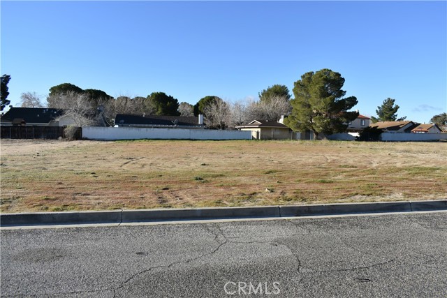 Detail Gallery Image 3 of 13 For 14817 Crofton Ln, Helendale,  CA 92342 - – Beds | – Baths