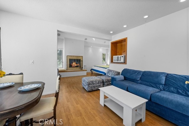 38512 North Shore Drive, Fawnskin CA: https://media.crmls.org/medias/3c804006-fdef-4162-833e-cef3fb1ddc20.jpg