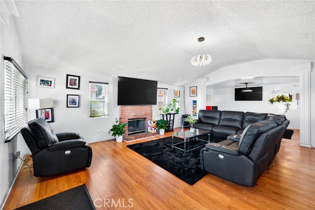 Detail Gallery Image 9 of 33 For 1803 E 109th Pl, Los Angeles,  CA 90059 - 5 Beds | 2 Baths