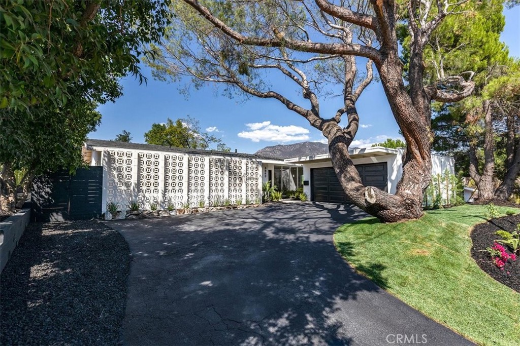 6849 Northford Drive