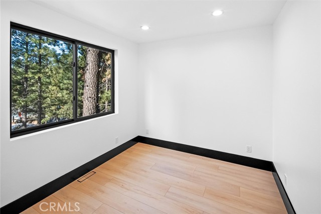 129 Winding Lane, Big Bear City CA: https://media.crmls.org/medias/3c8429e8-ffdc-46dd-8d10-7afe1ffb4723.jpg